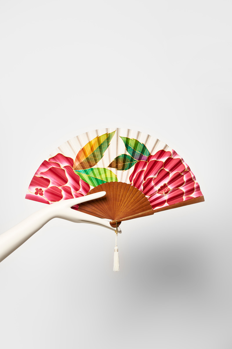 ABANICO GRANDE ESSENCE DALIAS EN TONOS CARMÍN