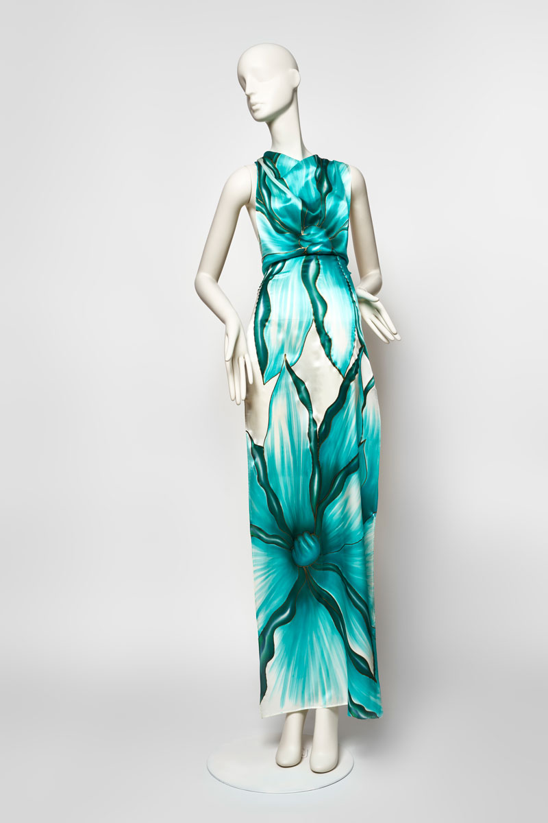 FULAR ESSENCE FLOR VERDE JADE Y BLANCO